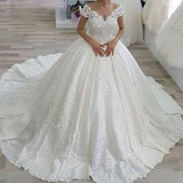 Beautiful V-Neck Capped Saudi Arabia Wedding Dresses Ball Lace Floral Plus Size Arabic Country Style Vestido de novia Formal Bridal Gown