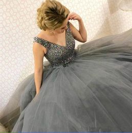 Royal Blue Ball Gown Quinceanera Dress V-Neck Beaded Tulle Charming Prom Dresses Simple Design Custom Made Fashion Evening Gowns M46