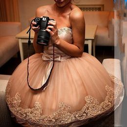 Champagne Sweetheart Short Prom Dresses Crystals Beaded Lace Appliques Evening Gowns Ball Gown Knee Length Homecoming Party Dress