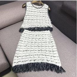 New Design Women's Autumn European Fashion O-neck Sleeveless Knitted Tassel Crop Top Vest and Pencil Short Skirt Twinset Dress Suit