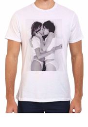 Lesbian Kiss Sexy Girls Lesbians Funny Cool Hot New Fashion Popular camiseta