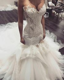 Sirena 2019 Abiti da sposa Sweetheart Lace Appliques in rilievo Plus Size Abito da sposa Cappella Treno Vendita calda Abito da sposa