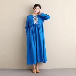Summer new products blue white flower Chinese antique floral dress round neck long sleeved cotton linen vintage embroidery Dress