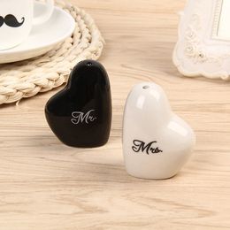 Free shipping by dhl Heart shaped Wedding Favour Gifts Heart shaped "Mr.& Ms." Salt Pepper Shaker 2pcs=1set lin2531