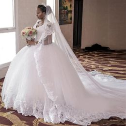 Schwarzes neues Design Mädchen Afrikanische nigerianische Spitzenballkleid Kleider gegen Nackenapplikation Stufte Tüll Chapel Zug Hochzeit Brautkleider s s