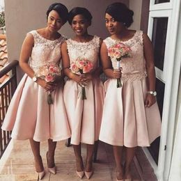 Blush Pink Bridesmaid Dresses 2018 Scoop Neck Satin Knee Length Lace Applique Bow Party Dress Plus Size Maid of Honour Wedding Guest Gowns