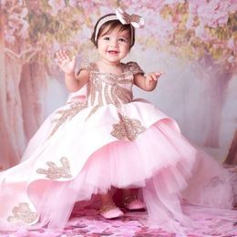 2018 Abito da ballo rosa Abiti da ragazza di fiore per matrimoni Sweep Train Paillettes Abbigliamento formale per bambini Abito da comunione con fiocco carino