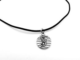 10PCS Cute Baby Hippocampus in Water Wave Necklace Pendant Animal Marine Abalone Sea Shell Seahorse Necklace Ocean Beach Jewellery