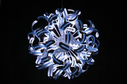 Kristall-Kronleuchter, reinweißer Kugel-Schneeball, 550 mm Durchmesser aus Eisen und Stahl, himmelblauer Kristall