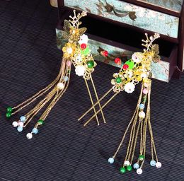 Brides, Chinese style clothing, hair ornaments, hairpins, forks, steps, headgear, golden wedding gowns, ornaments and accessories.