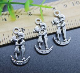 100pcs Moon Kissing Lovers Alloy Charms Pendant Retro Jewellery Making DIY Keychain Ancient Silver Pendant For Bracelet Earrings 29*14mm