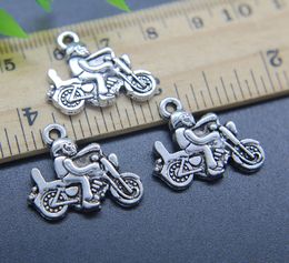 Wholesale 30pcs Motorcycle Ride Alloy Charms Pendant Retro Jewelry Making DIY Keychain Ancient Silver Pendant For Bracelet Earrings 19*22mm