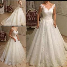 Elegant A-Line Appliques Lace Wedding Dresses V Neck Open Back With Lace Up Customized Long Bridal Gowns Plus Size Wedding Gowns
