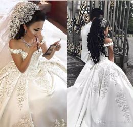 Wunderschöne arabische Kleider Applikationen Perlen Perlen Dubai Hochzeitskleider plus Größe Brautkleider Robe de Mariee 0505