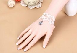 free new European and American fashion hand ornaments white lace crown bracelet hand-made bracelet is fashionable and elegant