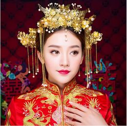 Brides, ancient costumes, tiara, kimono, kimono, Chinese ethnic red ornaments.