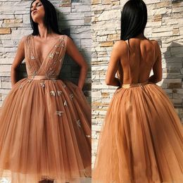 Chic V-Neck Sleeveless Homecoming Dresses Tulle Short Prom Gowns Knee Length Brown Saudi Arabic Evening Party Dresses