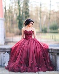 New Sexy Burgundy Strapless Ball Gown Princess Quinceanera Dresses Lace Bodice Basque Waist Backless Long Prom Dresses