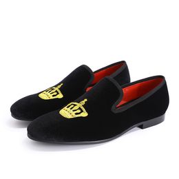 2018 Brand Designer Red Inside Mens Velvet Loafers With Embroidered Crown Wedding Party Male Dress Shoes Men's Flats