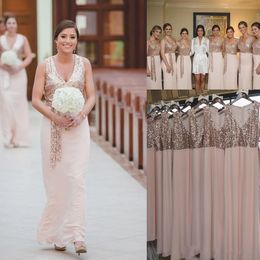 Sexig Rose Gold Sequined 2020 Sparkly Bling Bridesmaid Dresses V Neck Sashes Golvlängd Chiffon Plus Size Maid of Honor Wedding Guest Dress