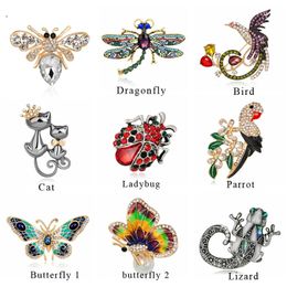 Natural animals Brooch pins Bee Dragonfly Butterfly ladybug Parrot Bird Cat lizard Brooches For women Crystal Brooch