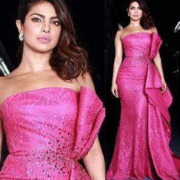 Glamorous Fuchsia Mermaid Celebrity Dress Elegant Strapless Beaded Peplum Lace Prom Dresses Dubai Long Evening Gown Party Dresses