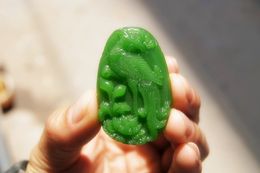 Free delivery -- beautiful (outer Mongolia) jade hand-carved phoenix peony (danfeng chaoyang) amulet. The oval necklace pendant.