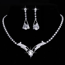 -Schmuck Sets Hochzeit Halskette Armbänder Ohrringe (18 Stilsorten) Neue Kristallmode Frauen Funkelnde Vreinestone Charme Braut