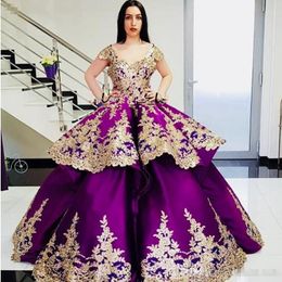 Altın Aplike Mor Abiye giyim V Yaka Cap Kollu Saten Balo Quinceanera Modelleri Ballgown Pageant Balo Elbise