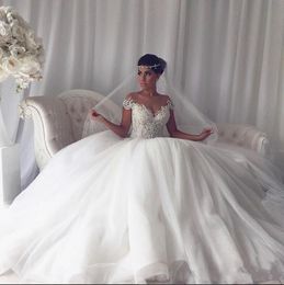 كرة ثوب الدانتيل براقة زين تزيين رقبة رقبة البلورات بآلئ لؤلؤة Tulle Tulle Court Train Deter