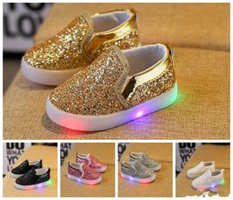 Sıcak Satış Çocuklar Parlayan Sneakers Bebek Kız Erkek Led Işık Ayakkabı Toddler Anti Kayma Glitter Sequins Spor Rahat Ayakkabılar