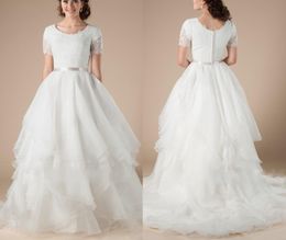 New Country Lace Long Modest Wedding Dresses With Short Sleeves Tiered Organza Buttons Back Formal LDS bridal Gowns Custom Made