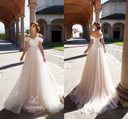 New Arrival Lussano Beach Bohemian Dresses Off Shoulder Applique Sweep Train Tiered Tulle Wedding Dress Bridal Gowns Boho