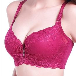Large size lady's bra lace is sexy and has a steel ring to make up the thin underwear.