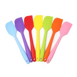 Cake Butter Cream Spatula Baking Scraper Silicone High Temperature Resistance Baking Tool 21cm Fits comfortably in hands.