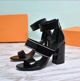 Estate 9,3 cm tacchi alti sandali gladiatore donna lettera cinturino elastico 2018 il più nuovo marchio di pelle verniciata T show scarpe per donna zapatos mujer