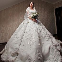 Lace Ball Gown Wedding Dresses Strapless 3D Floral Applique Sleeveless Bridal Dress Charming Saudi Dubai Lace Sweep Train Wedding Gowns