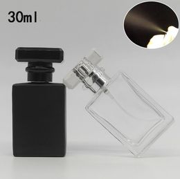 2022 bouteilles de parfum carrés vides Vente en gros noir et clair 30ML carrée en verre plat, vaporisateur de parfum, distribution de cosmétiques, bouteille vide portative