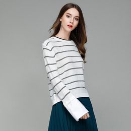 Alta Qualidade Mulher Sweater de malha de malha All-Match Slim Slim listrado estilo coreano manga comprida O-pescoço preto cáqui brancos blusas