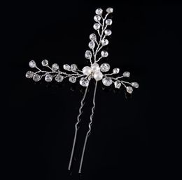 Bridal pearl hairpin, bride wedding dress accessories, wedding accessories, photo studio and makeup.