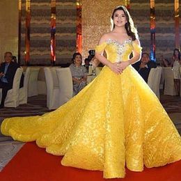 Fabulous Yellow Lace Prom Dress Luxury Crystal Beads Off Shoulder Sleeveless Ball Gown Party Dress Glamorous Dubai Princess Evening Dresses