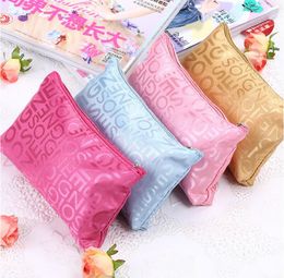 새 작은 편지 화장품 가방 여성 한국어 메이크업 가방 여행 필요한 저장 패키지 인기있는 프로모션 선물
