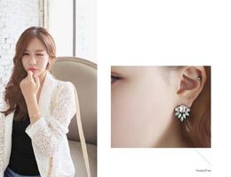 HOT NEWKorean version of earrings fashion sweet little flash diamonds and simple personality of the ear nail factory personality fashion sal