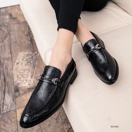 Snake Printed Mens Dress Shoes Pointed Toe Formal Shoes Men Zapatos Hombre Vestir Slip On Leather Flat Loafers