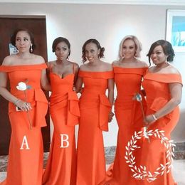 Orange Mermaid Bridesmaid Dresses Plus Size Off The Shoulder Satin Maid Of Honor Dress Peplum Pleats Women Wedding Party Dress Flo262M