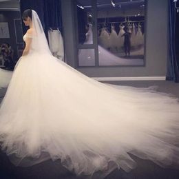 Cheap Gorgeous Wedding Dresses from China Off the Shoulder Ruched Pleated Top Off the Shoulder Tulle Bridal Gowns Long Train