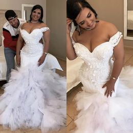 Gorgeous Pearls Mermaid Wedding Dresses Off The Shoulder 3D Appliqued Bridal Gowns Sweep Train Tulle Tiered robes de mariée