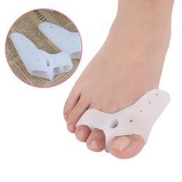 Soft Silicone Big Toe Separator Protection Corrector Hallux Valgus 3 holes Toe Separator Corrector Healty tools