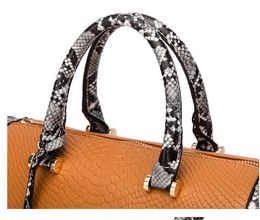 Small bag 2019 new Korean fashion bag serpentine chain wandering wild Shoulder Messenger bucket bag