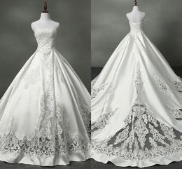 2019 Designer Lace Satin Wedding Dresses Bridal Gowns Ball Gown Strapless Lace-up Applique Beaded Wedding Dress Formal Party Dress Plus Size